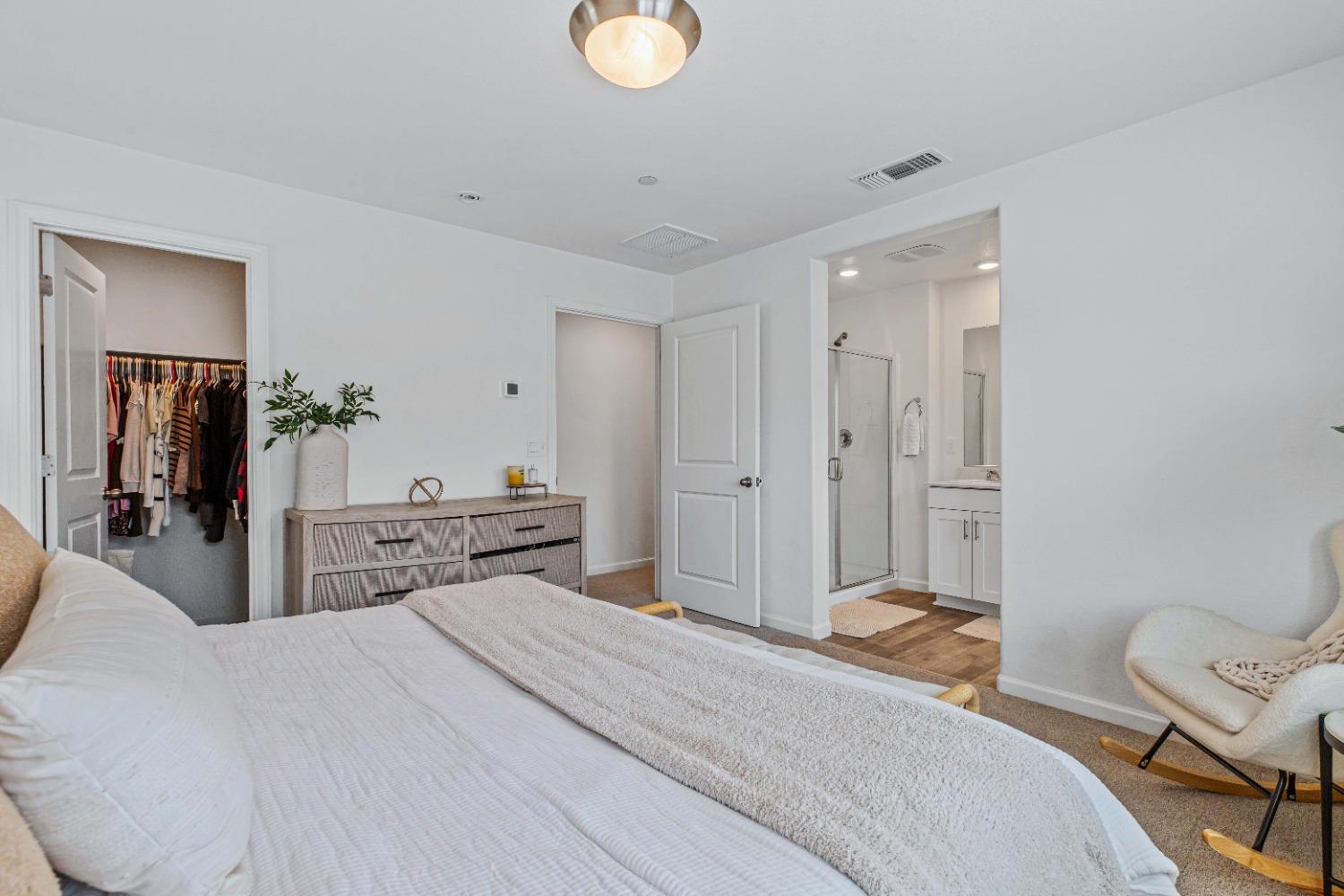 Detail Gallery Image 17 of 50 For 450 Rainbow Falls Ln, Manteca,  CA 95337 - 3 Beds | 2/1 Baths