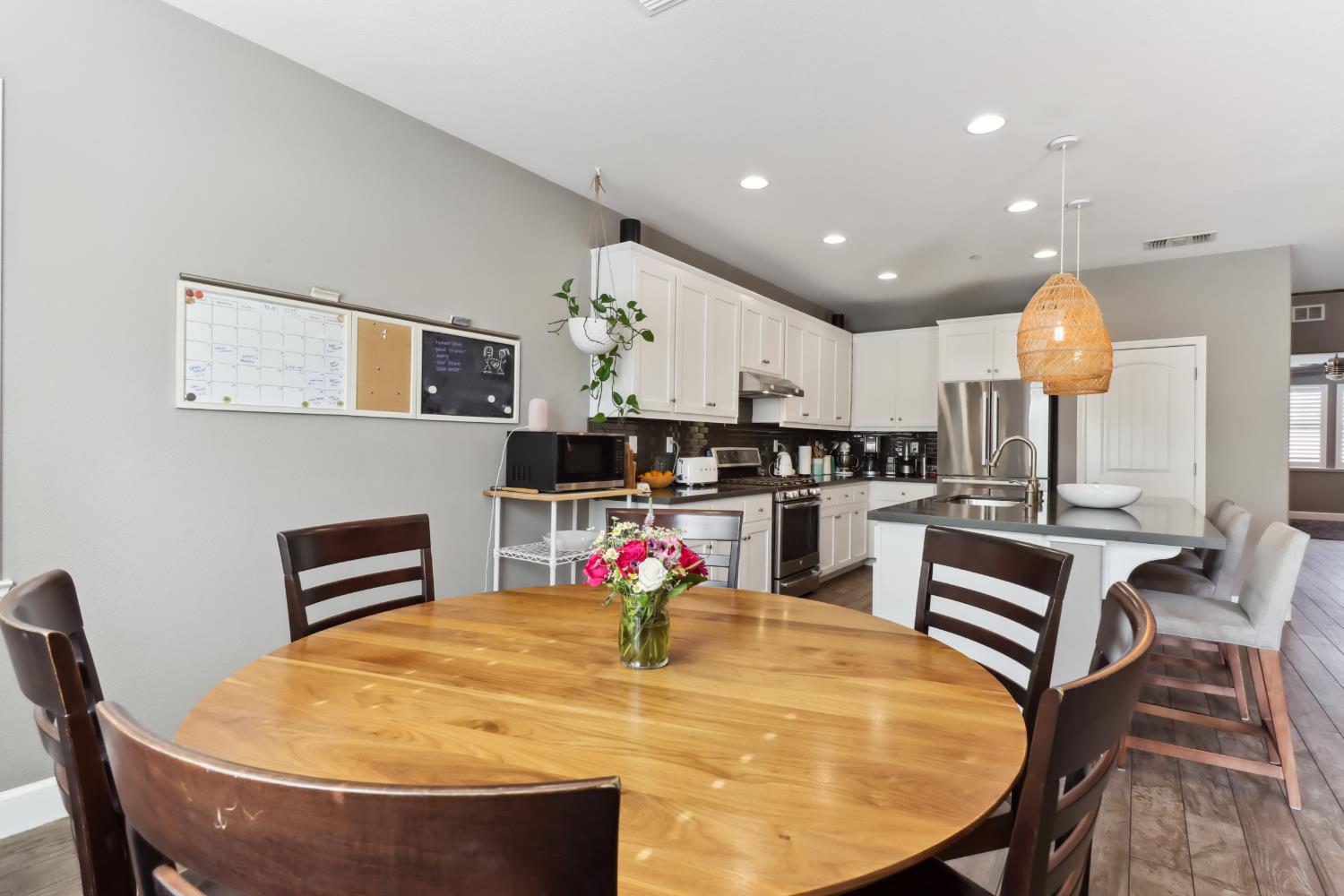 Detail Gallery Image 19 of 69 For 5604 Saratoga Cir, Rocklin,  CA 95765 - 4 Beds | 3/1 Baths