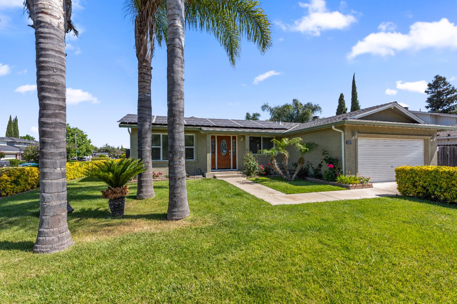 Detail Gallery Image 1 of 27 For 1387 Higton Street, Manteca,  CA 95336 - 3 Beds | 2 Baths