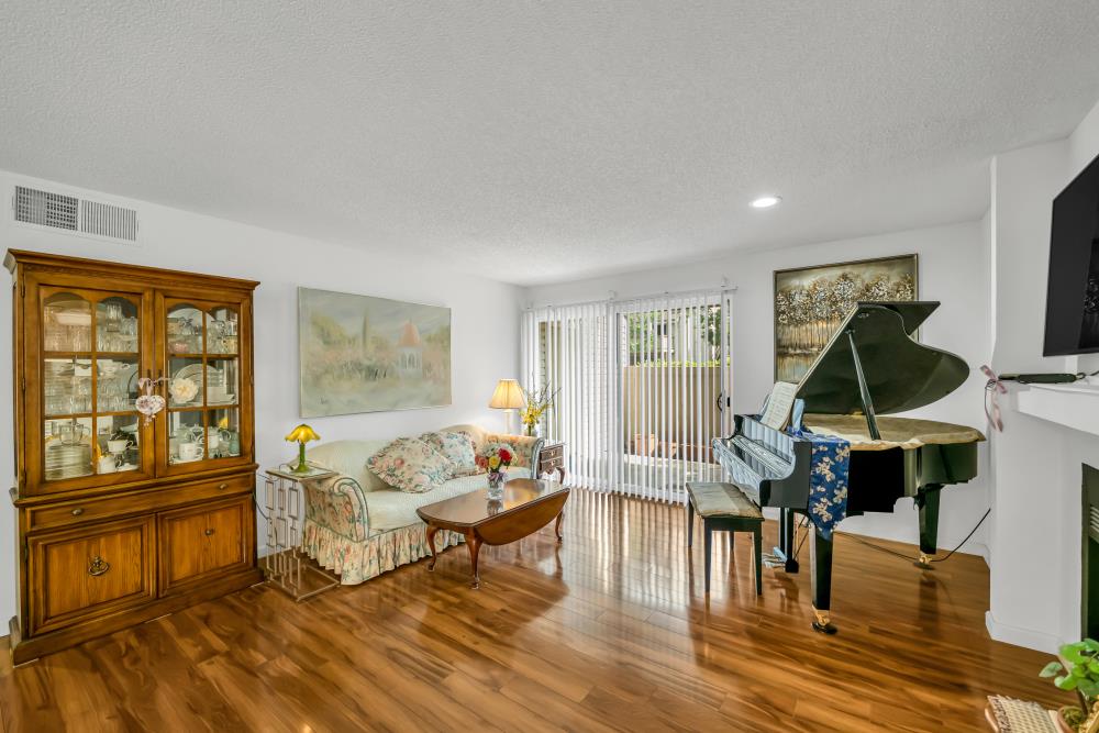 Photo #3: 225063831 Listing 