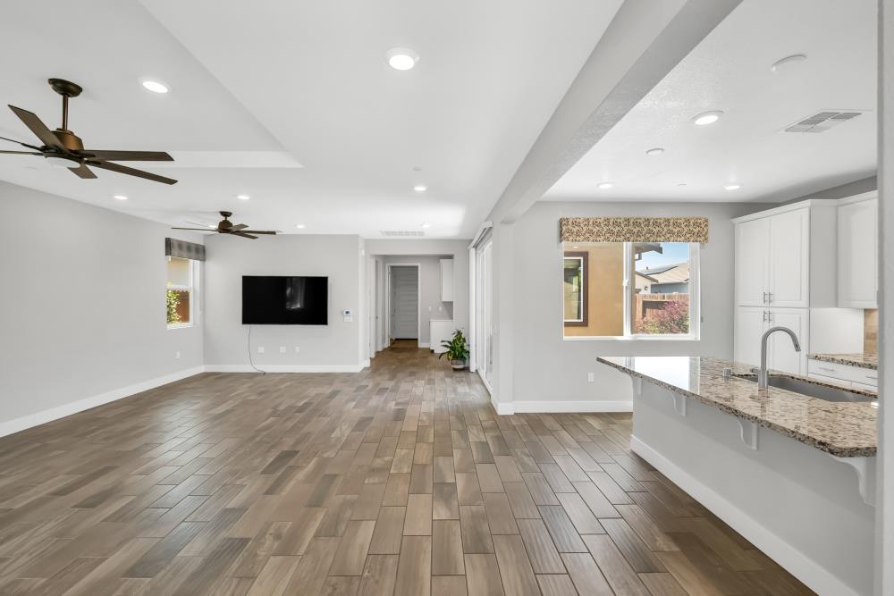 Detail Gallery Image 2 of 37 For 4380 Hovnanian Dr, Sacramento,  CA 95834 - 2 Beds | 2 Baths