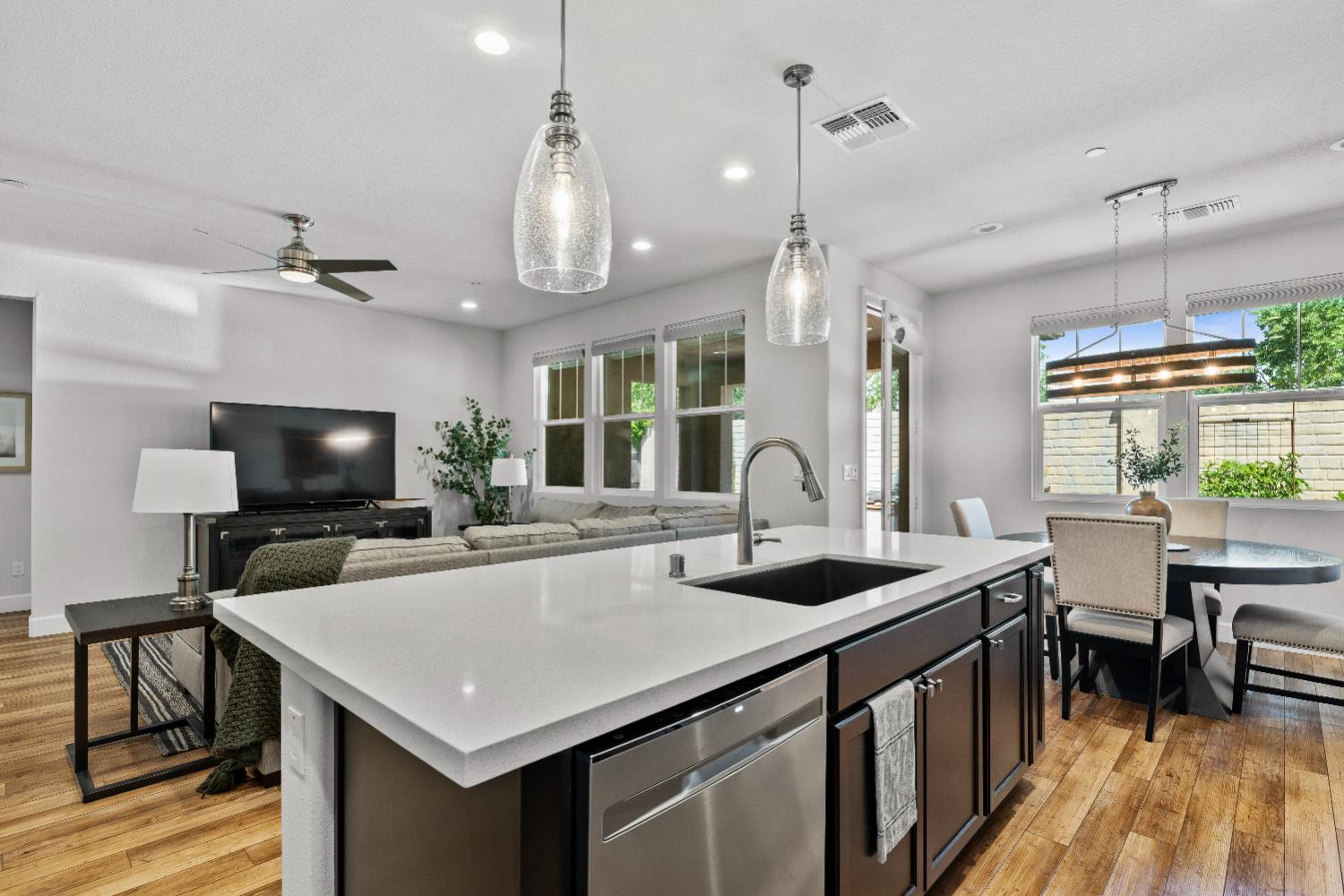 Detail Gallery Image 19 of 50 For 417 Chagall Ln, Stockton,  CA 95209 - 3 Beds | 2/1 Baths