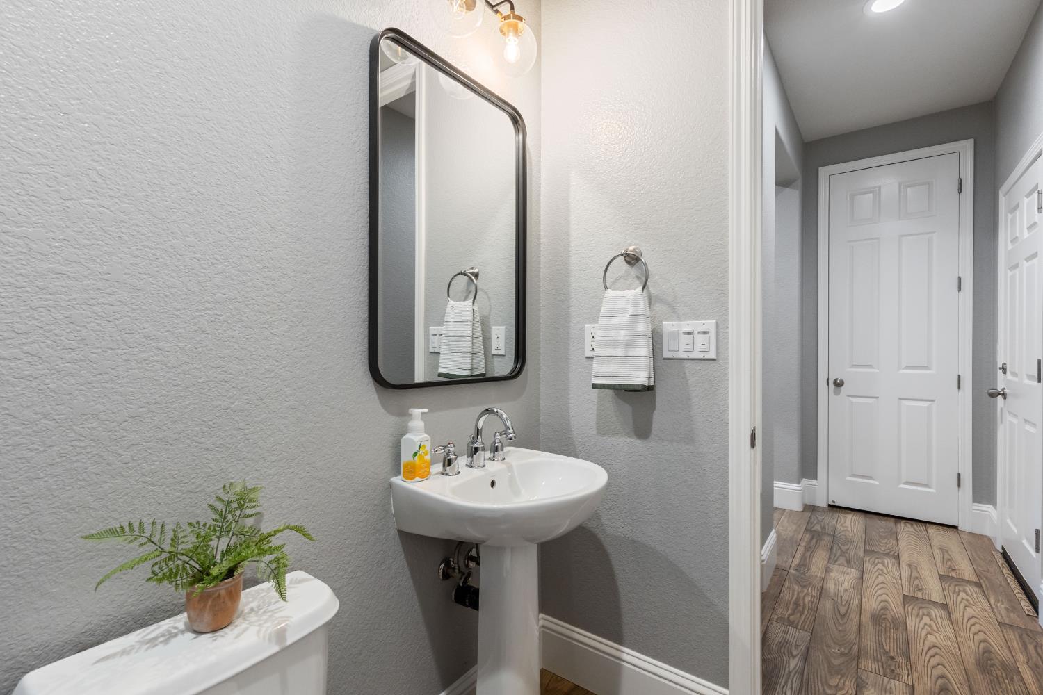 Detail Gallery Image 17 of 36 For 947 Campfire Cir, Rocklin,  CA 95765 - 3 Beds | 2/1 Baths