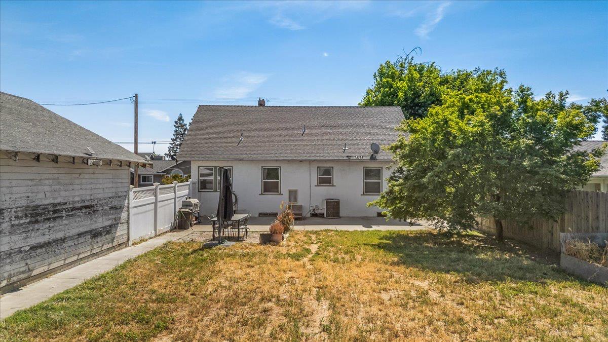 Detail Gallery Image 59 of 61 For 209 S Pasadena Ave, Waterford,  CA 95386 - 3 Beds | 1 Baths