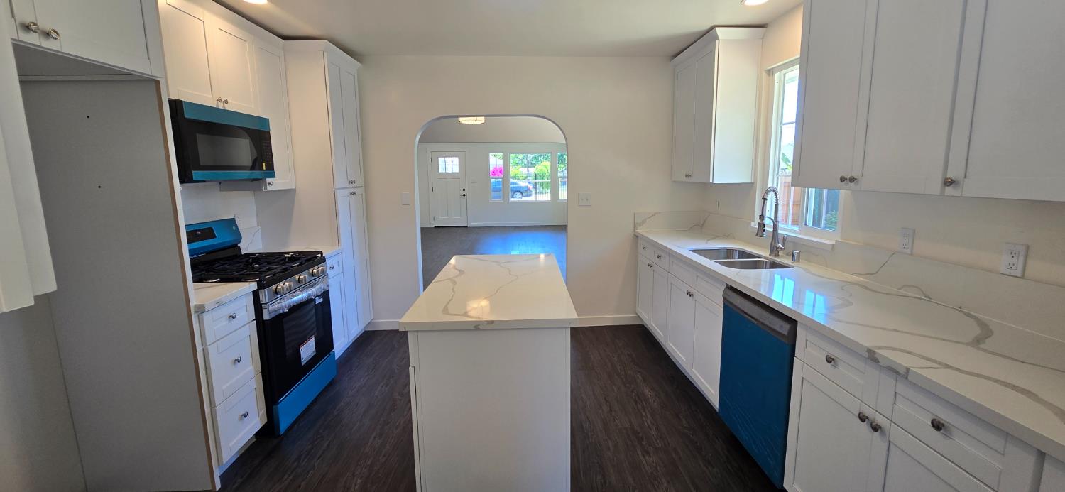 Detail Gallery Image 14 of 59 For 3129 Judah St, Sacramento,  CA 95815 - 2 Beds | 2 Baths