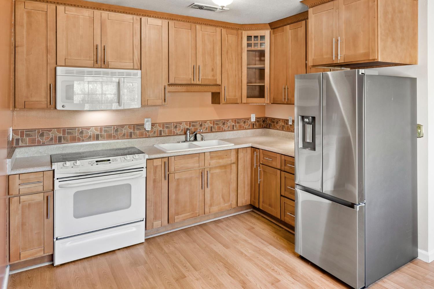 Detail Gallery Image 8 of 34 For 3170 Callecita St, Sacramento,  CA 95815 - 3 Beds | 2 Baths