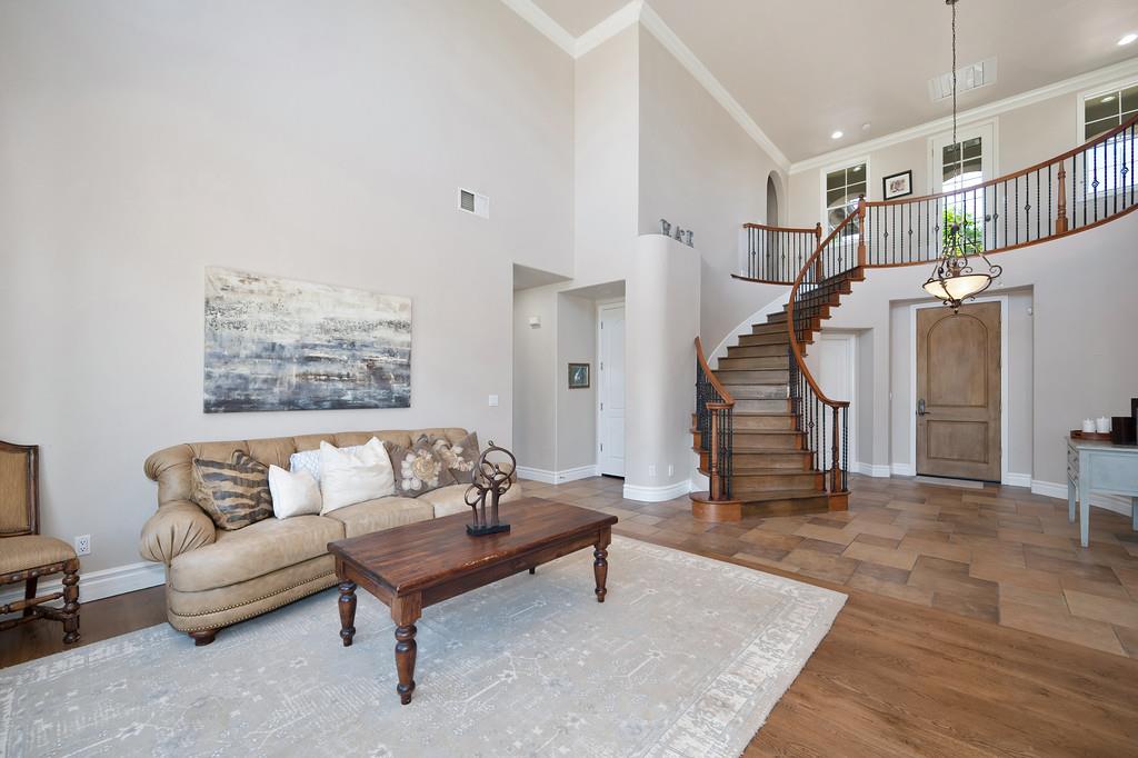 Detail Gallery Image 6 of 37 For 3327 Bordeaux Dr, El Dorado Hills,  CA 95762 - 5 Beds | 3/1 Baths