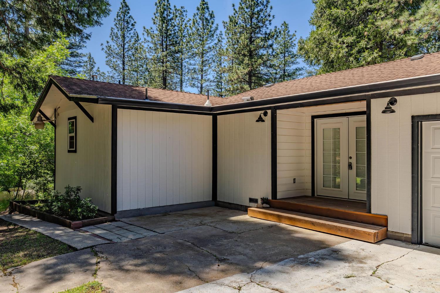 Detail Gallery Image 3 of 43 For 14490 Marilyn Ln, Pioneer,  CA 95666 - 2 Beds | 2 Baths