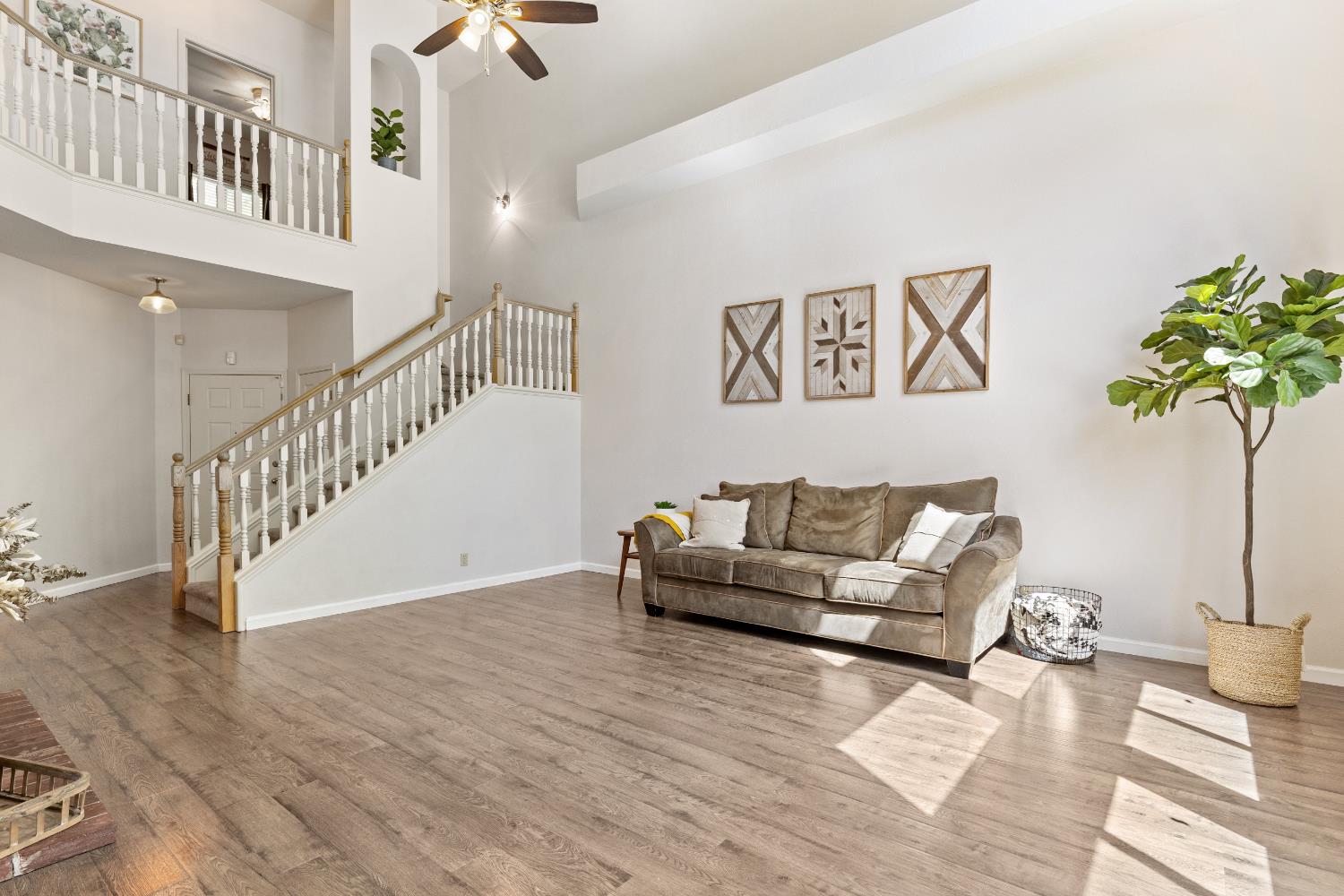 Detail Gallery Image 8 of 37 For 3010 Acton Way, Roseville,  CA 95747 - 4 Beds | 3 Baths