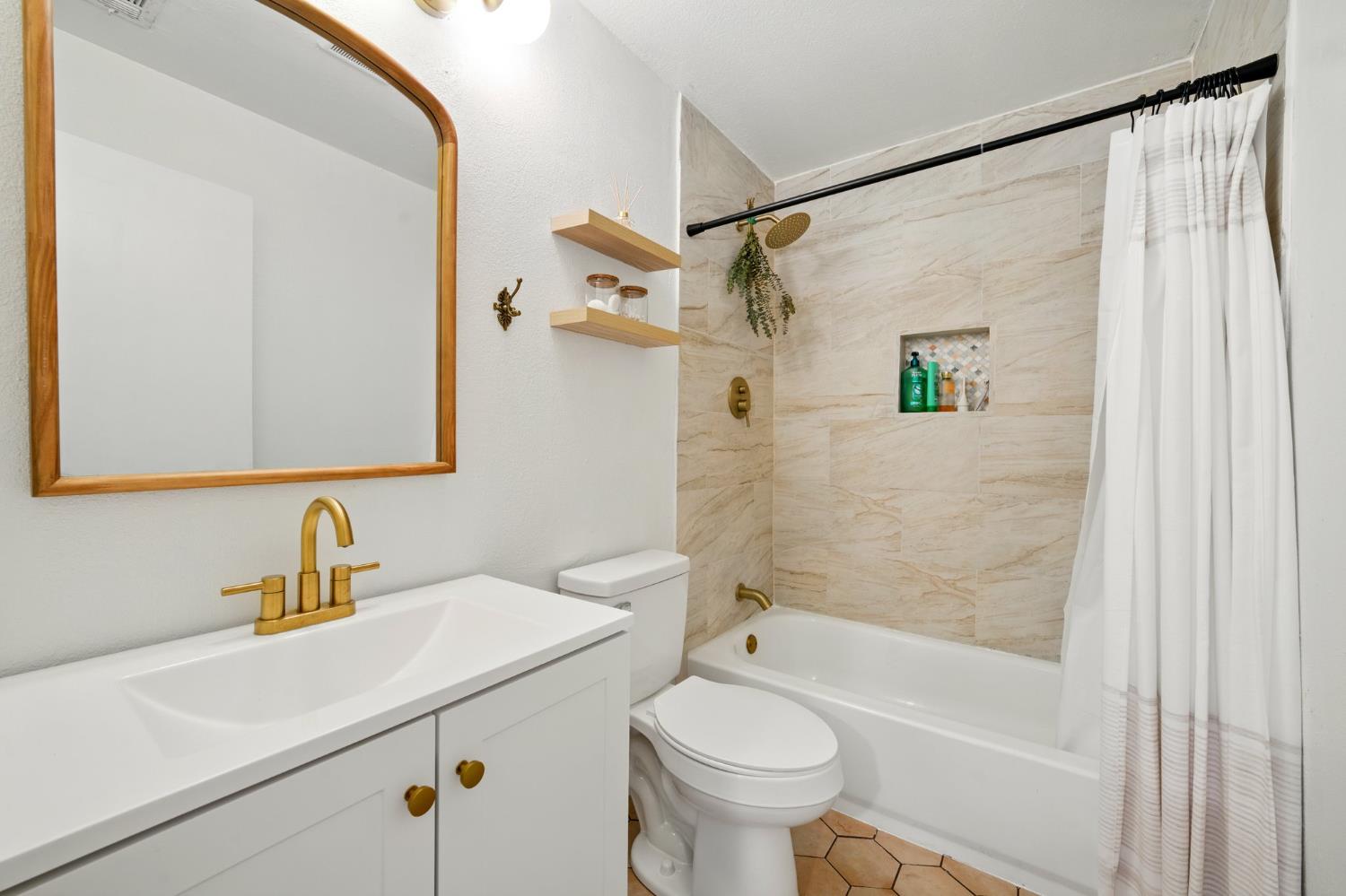 Detail Gallery Image 15 of 26 For 2357 E Euclid Ave, Stockton,  CA 95205 - 2 Beds | 2 Baths
