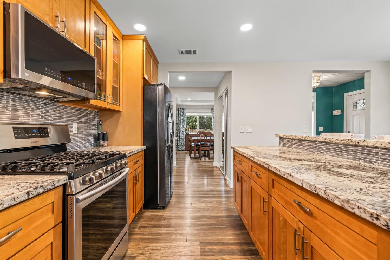 Detail Gallery Image 11 of 45 For 6516 Main Ave, Orangevale,  CA 95662 - 4 Beds | 2 Baths