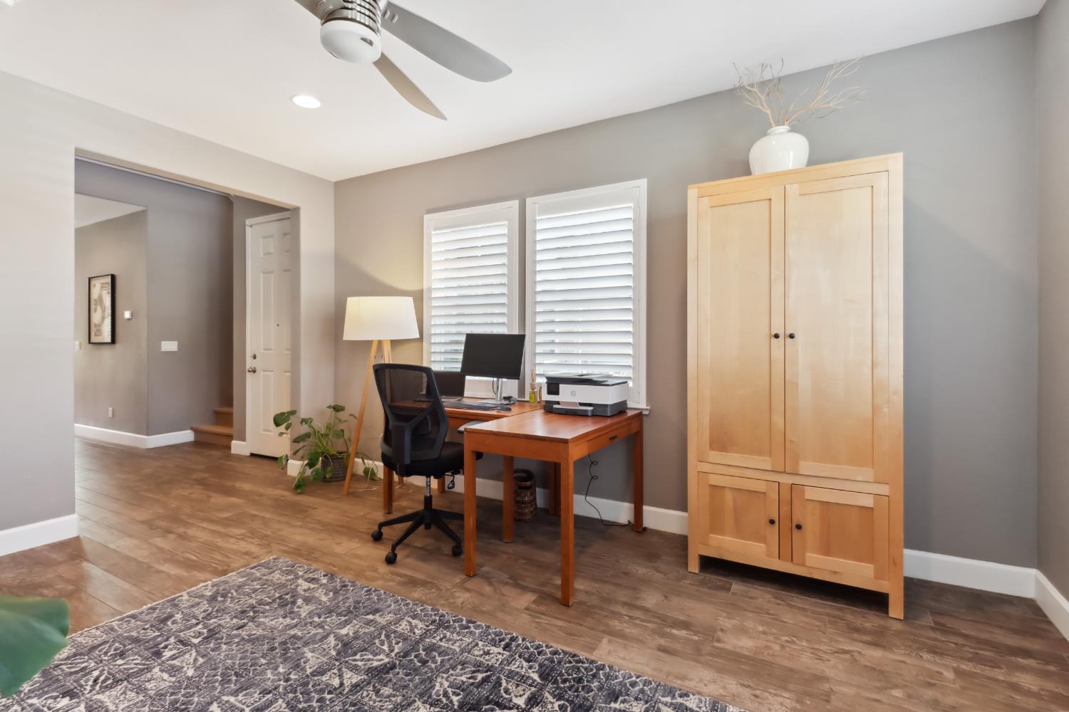 Detail Gallery Image 9 of 69 For 5604 Saratoga Cir, Rocklin,  CA 95765 - 4 Beds | 3/1 Baths