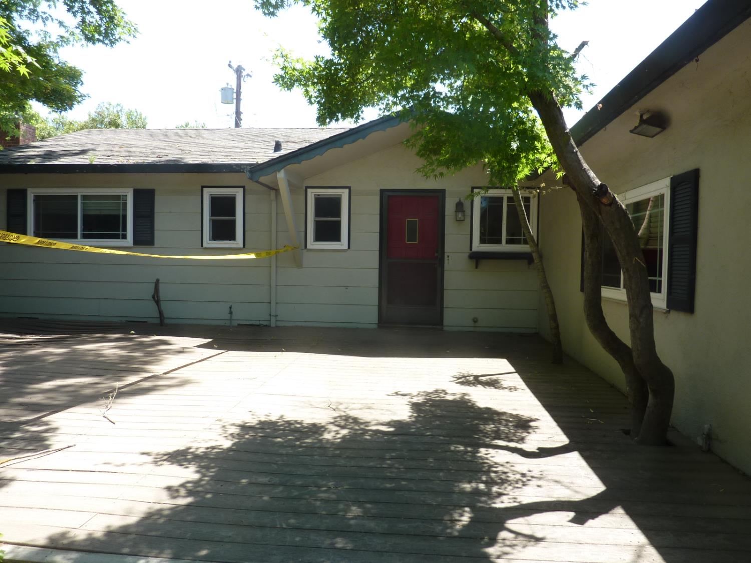 Detail Gallery Image 3 of 17 For 1800 Jackson St, Lodi,  CA 95242 - 3 Beds | 2/1 Baths