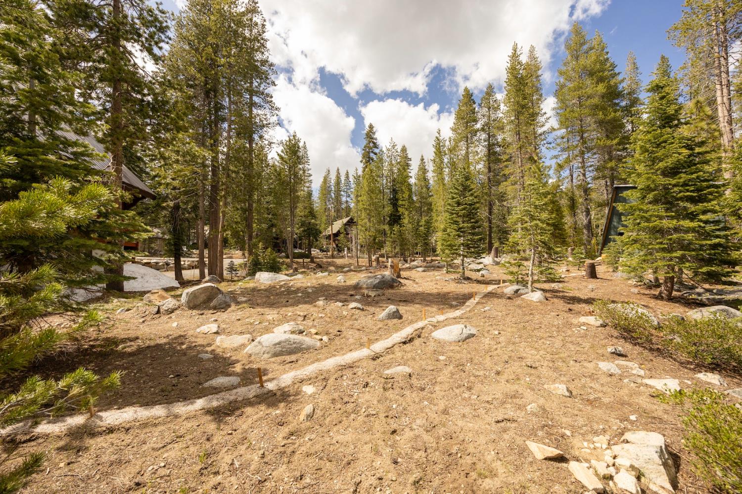 Detail Gallery Image 6 of 13 For 51305 Tamarack Crescent, Soda Springs,  CA 95728 - – Beds | – Baths