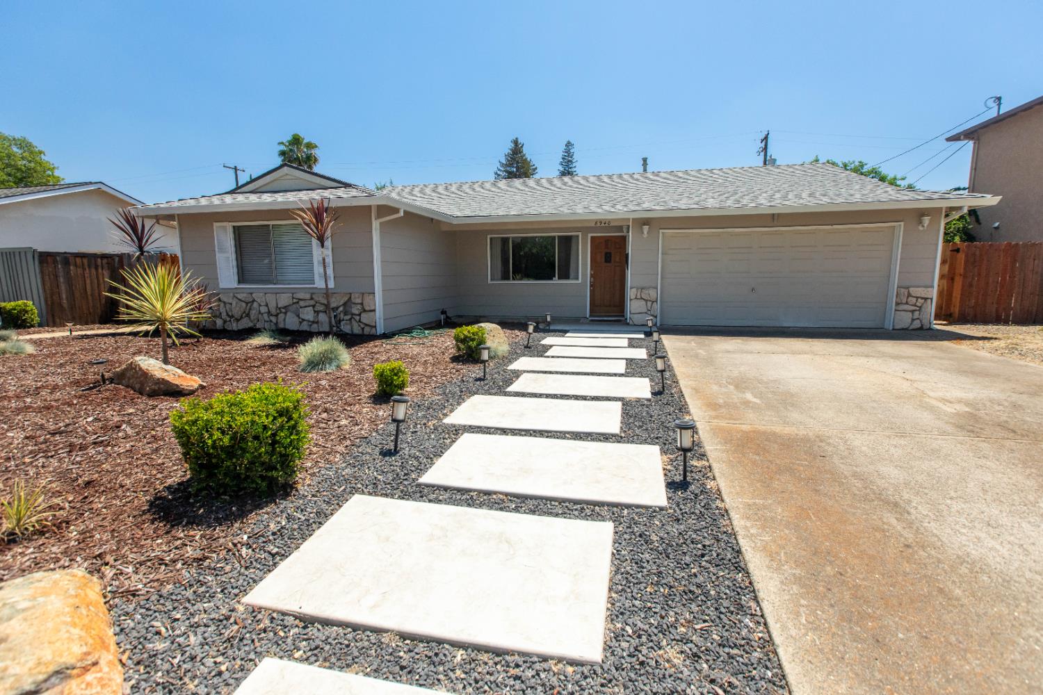 Detail Gallery Image 4 of 44 For 8940 Leatham Ave, Fair Oaks,  CA 95628 - 4 Beds | 2 Baths