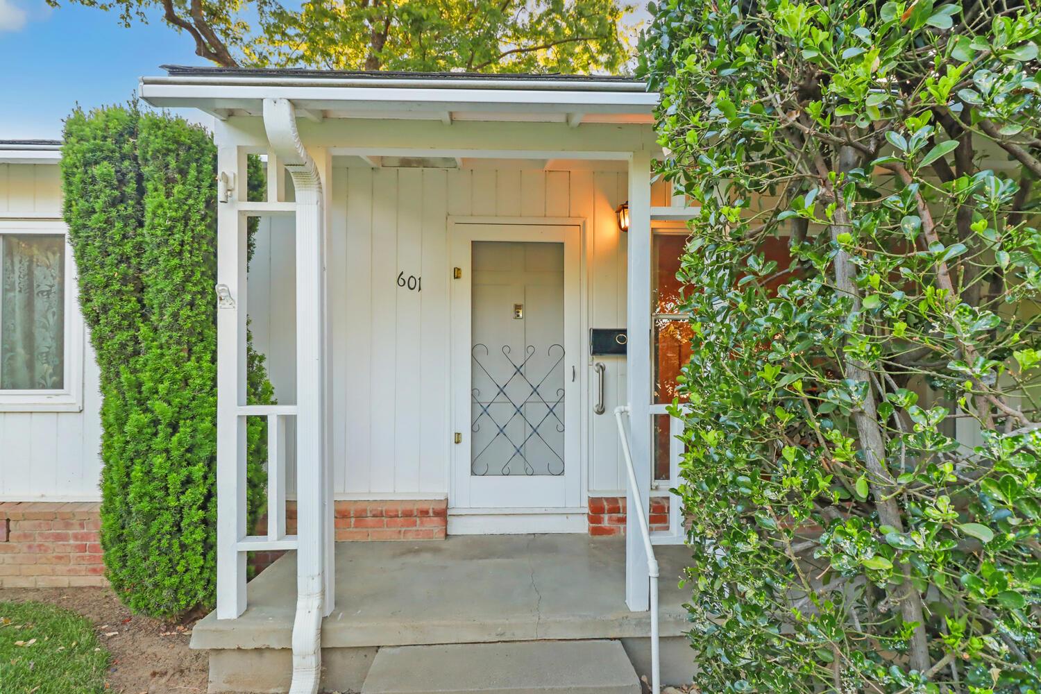 Detail Gallery Image 2 of 36 For 601 J St, Davis,  CA 95616 - 3 Beds | 2 Baths