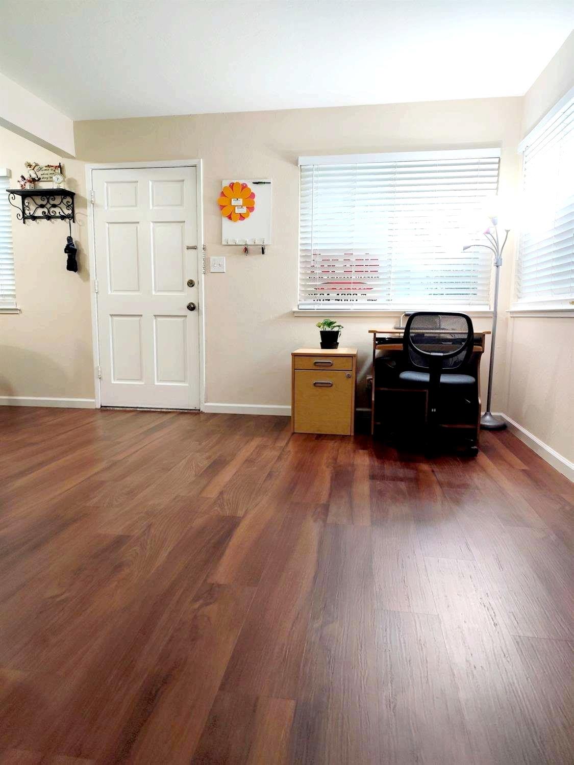 Detail Gallery Image 2 of 22 For 2708 Pole Line Rd #2,  Davis,  CA 95618 - 2 Beds | 1 Baths