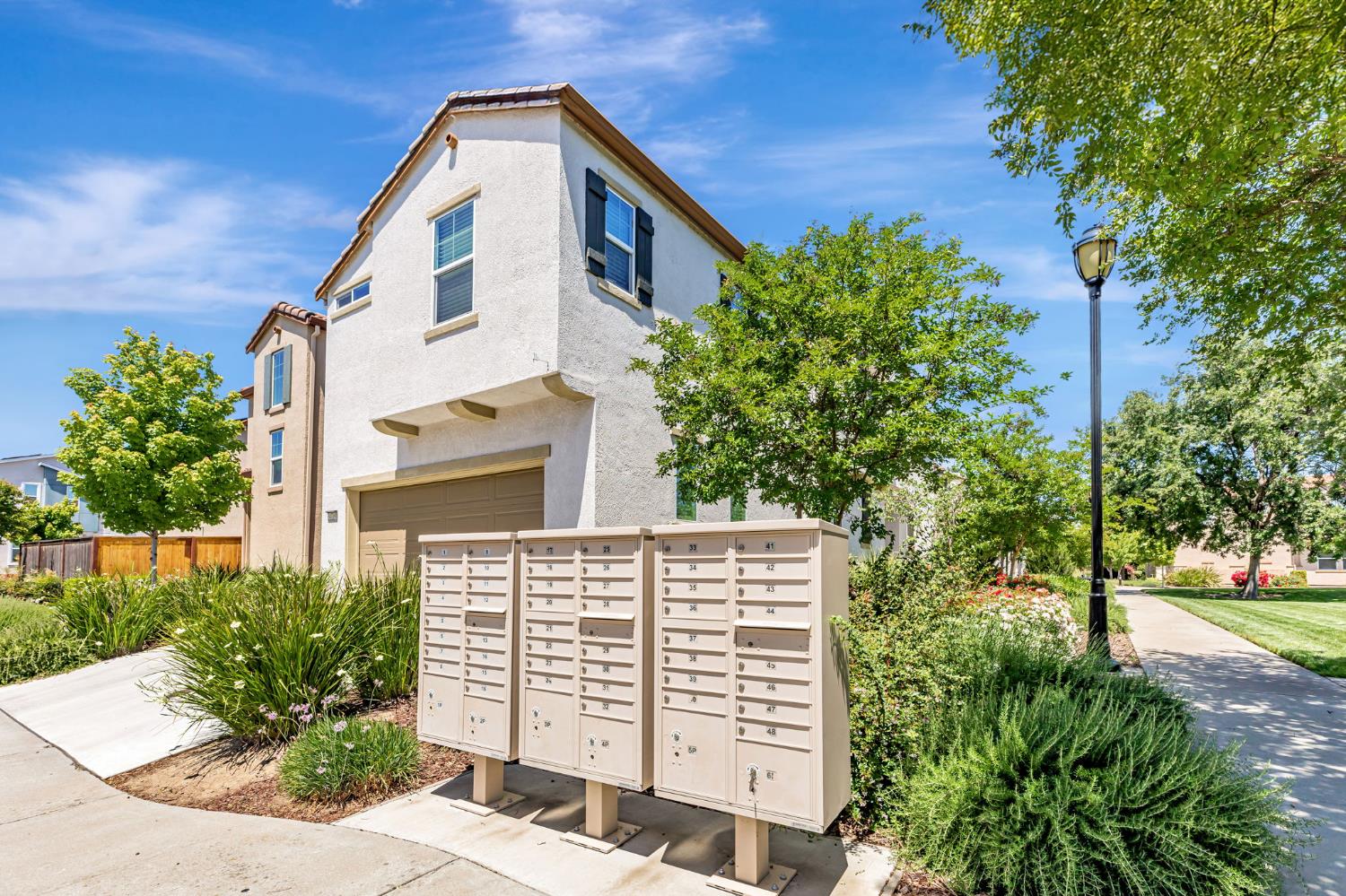 Detail Gallery Image 44 of 48 For 4630 Ocean Ln, Elk Grove,  CA 95757 - 2 Beds | 2 Baths
