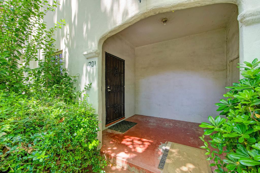 Detail Gallery Image 9 of 34 For 1701 4th Ave, Sacramento,  CA 95818 - 3 Beds | 1/1 Baths
