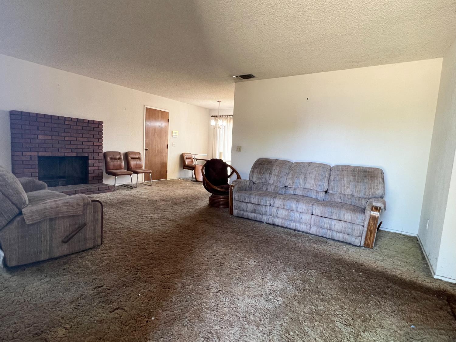 Detail Gallery Image 4 of 44 For 25553 El Vado Dr, Madera,  CA 93638 - 3 Beds | 1/1 Baths
