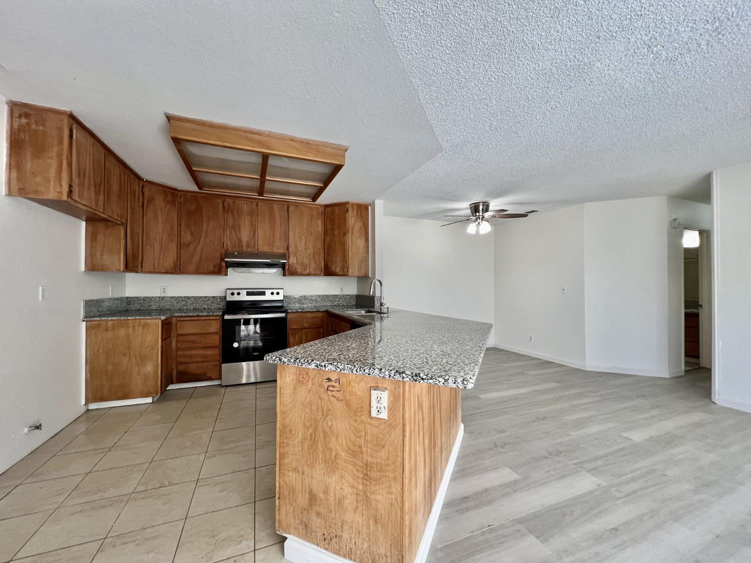 Detail Gallery Image 7 of 33 For 4901 Morningstar Dr #2,  Sacramento,  CA 95824 - 3 Beds | 2 Baths