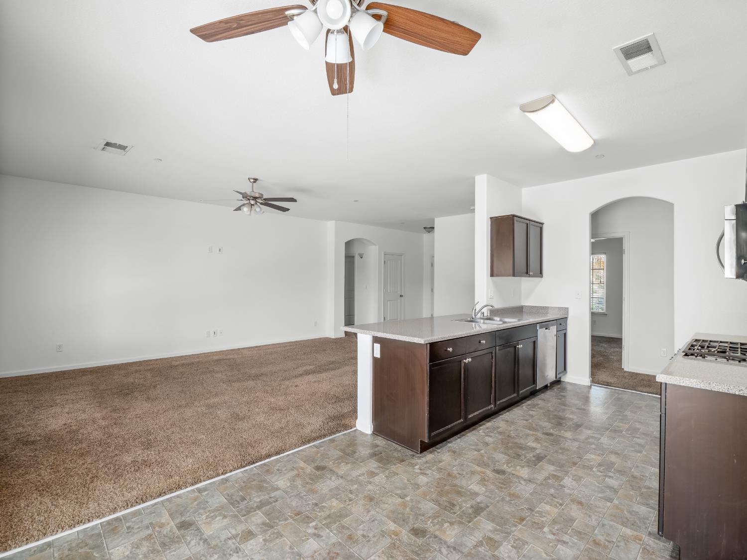 Detail Gallery Image 11 of 34 For 1585 Dallas St, Dinuba,  CA 93618 - 4 Beds | 2 Baths