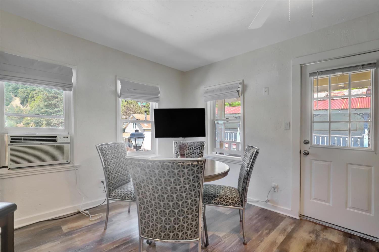 Detail Gallery Image 25 of 93 For 200 Main St, Downieville,  CA 95936 - 3 Beds | 4 Baths