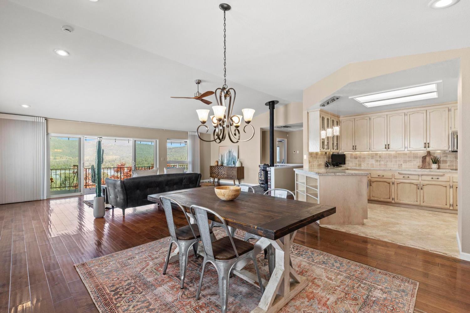 Detail Gallery Image 21 of 63 For 5419 Royal Oaks Dr, Oroville,  CA 95966 - 4 Beds | 2/1 Baths