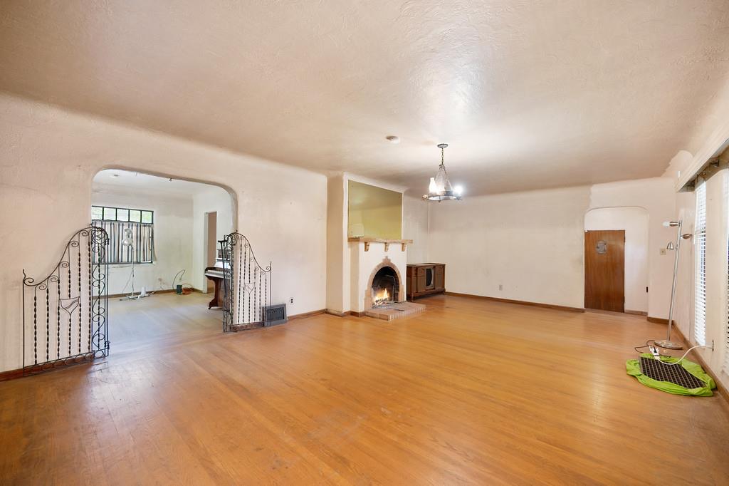 Detail Gallery Image 12 of 34 For 1701 4th Ave, Sacramento,  CA 95818 - 3 Beds | 1/1 Baths
