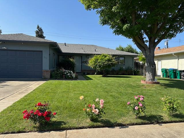 Detail Gallery Image 4 of 77 For 820 Park St, Lodi,  CA 95240 - 3 Beds | 2 Baths