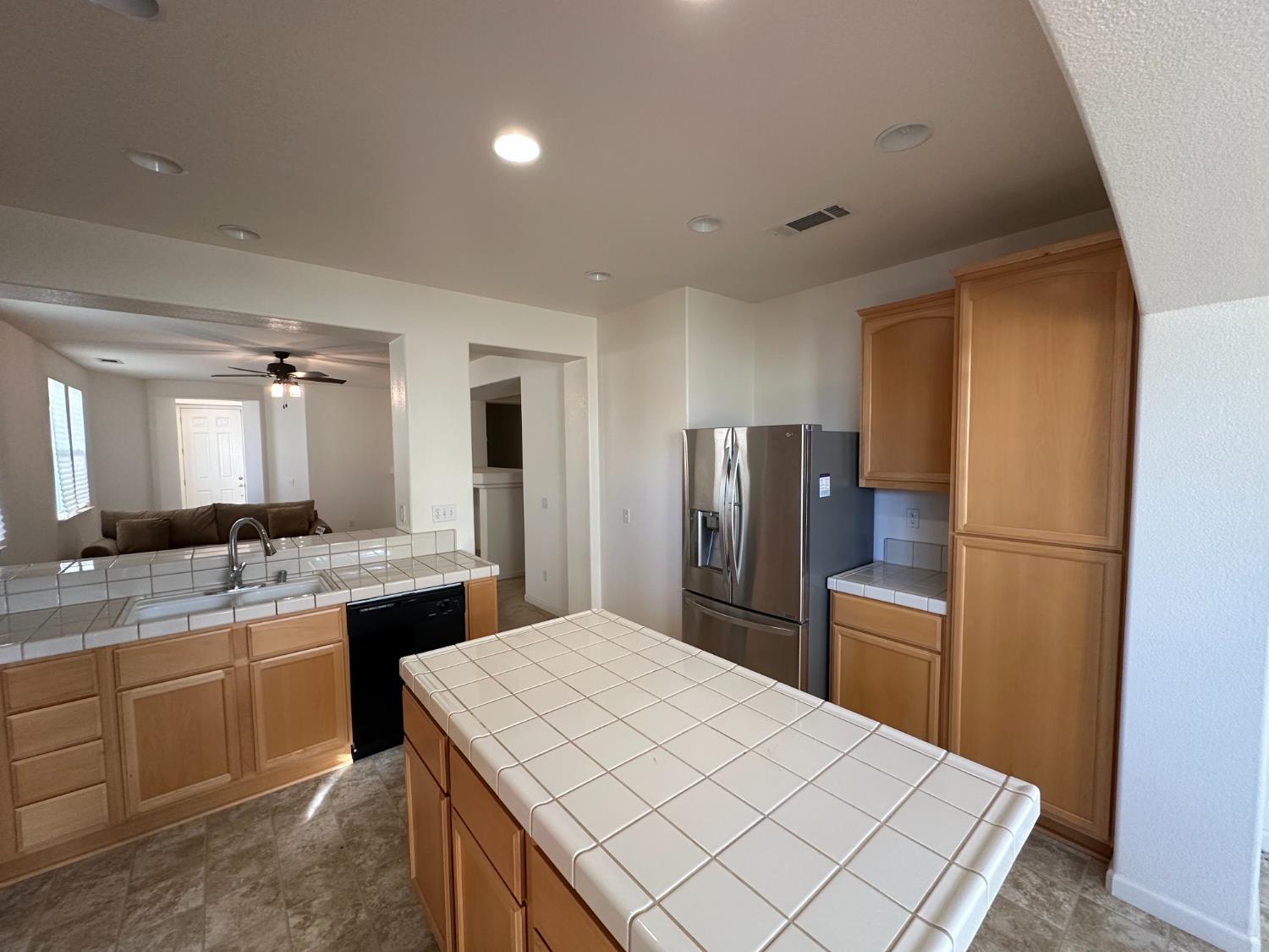 Maidencane Way, Los Banos, California image 8