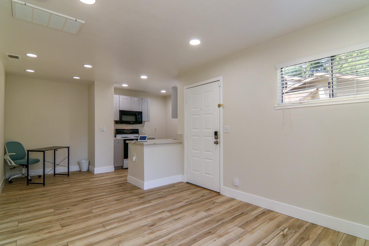 Detail Gallery Image 11 of 34 For 104 La Contera Ct #140,  Sacramento,  CA 95834 - 1 Beds | 1 Baths
