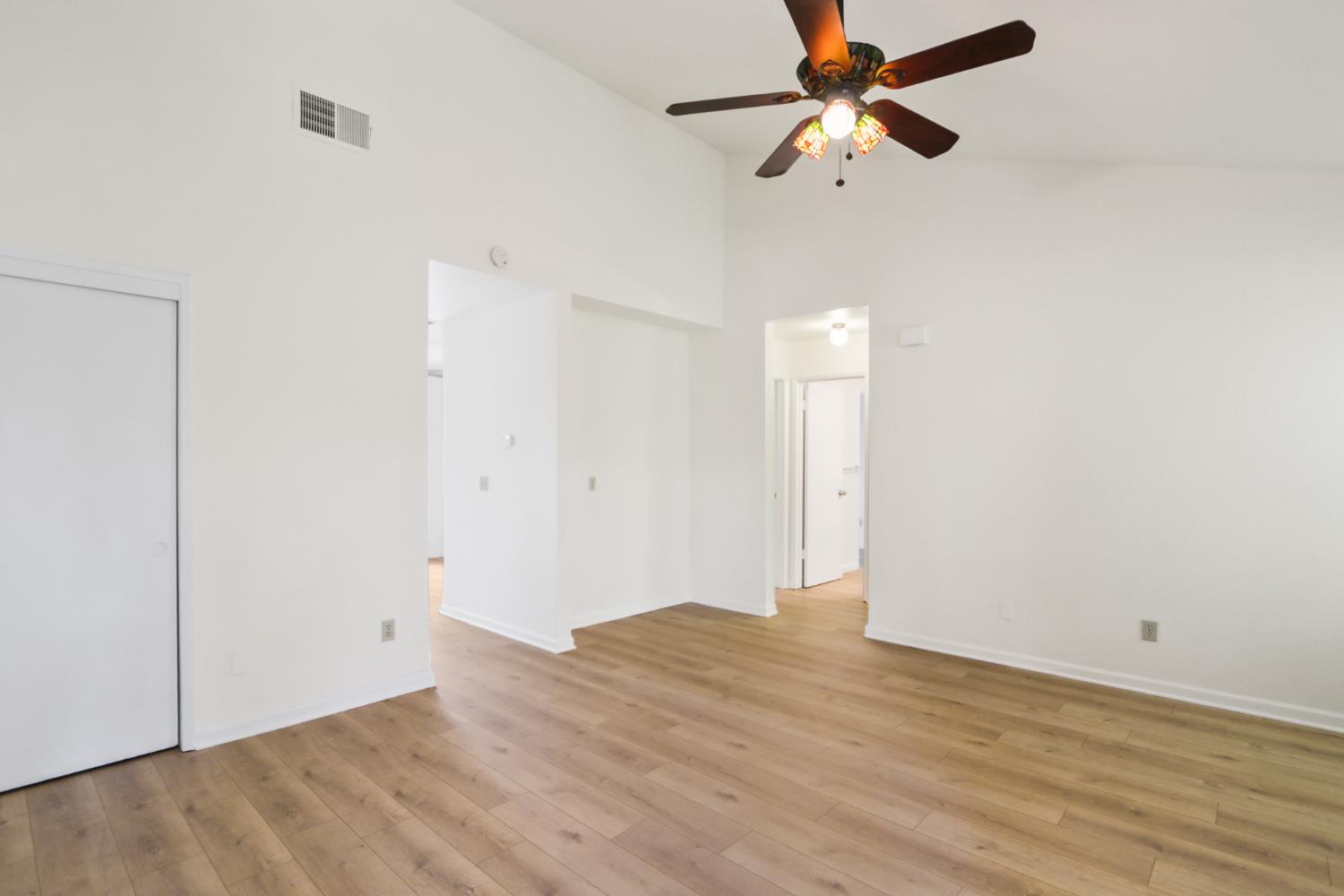 Photo #4: 225063516 Listing: Photo #4