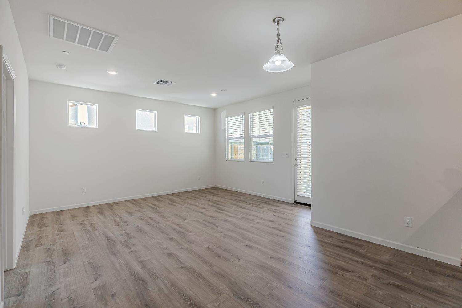 Detail Gallery Image 16 of 48 For 4630 Ocean Ln, Elk Grove,  CA 95757 - 2 Beds | 2 Baths