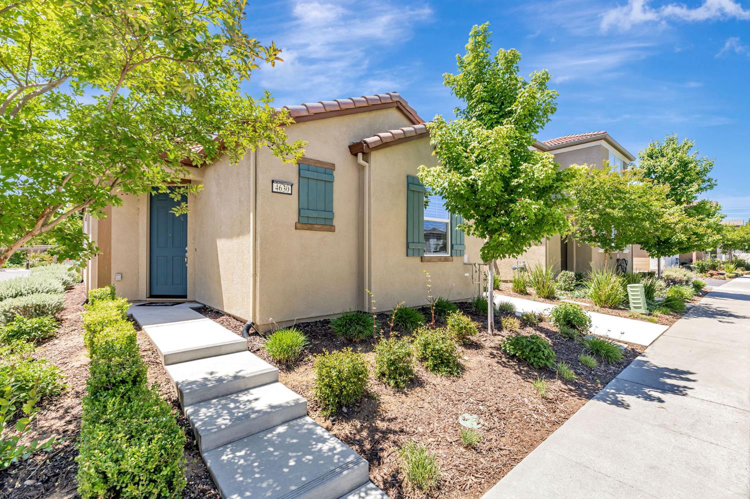 Detail Gallery Image 3 of 48 For 4630 Ocean Ln, Elk Grove,  CA 95757 - 2 Beds | 2 Baths