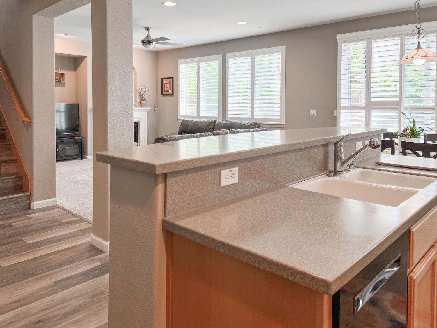 Detail Gallery Image 5 of 34 For 2459 Bear River Ct, West Sacramento,  CA 95691 - 4 Beds | 3 Baths
