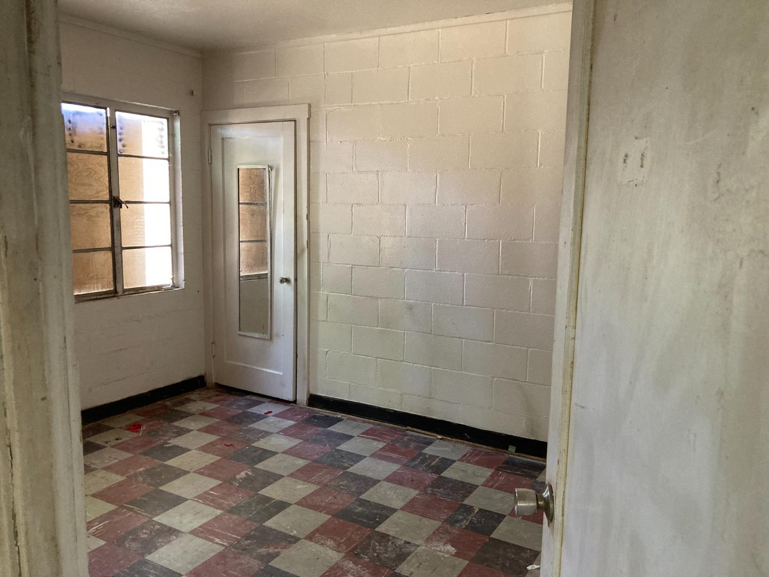 Detail Gallery Image 3 of 26 For 212 High St, Modesto,  CA 95354 - 3 Beds | 1 Baths