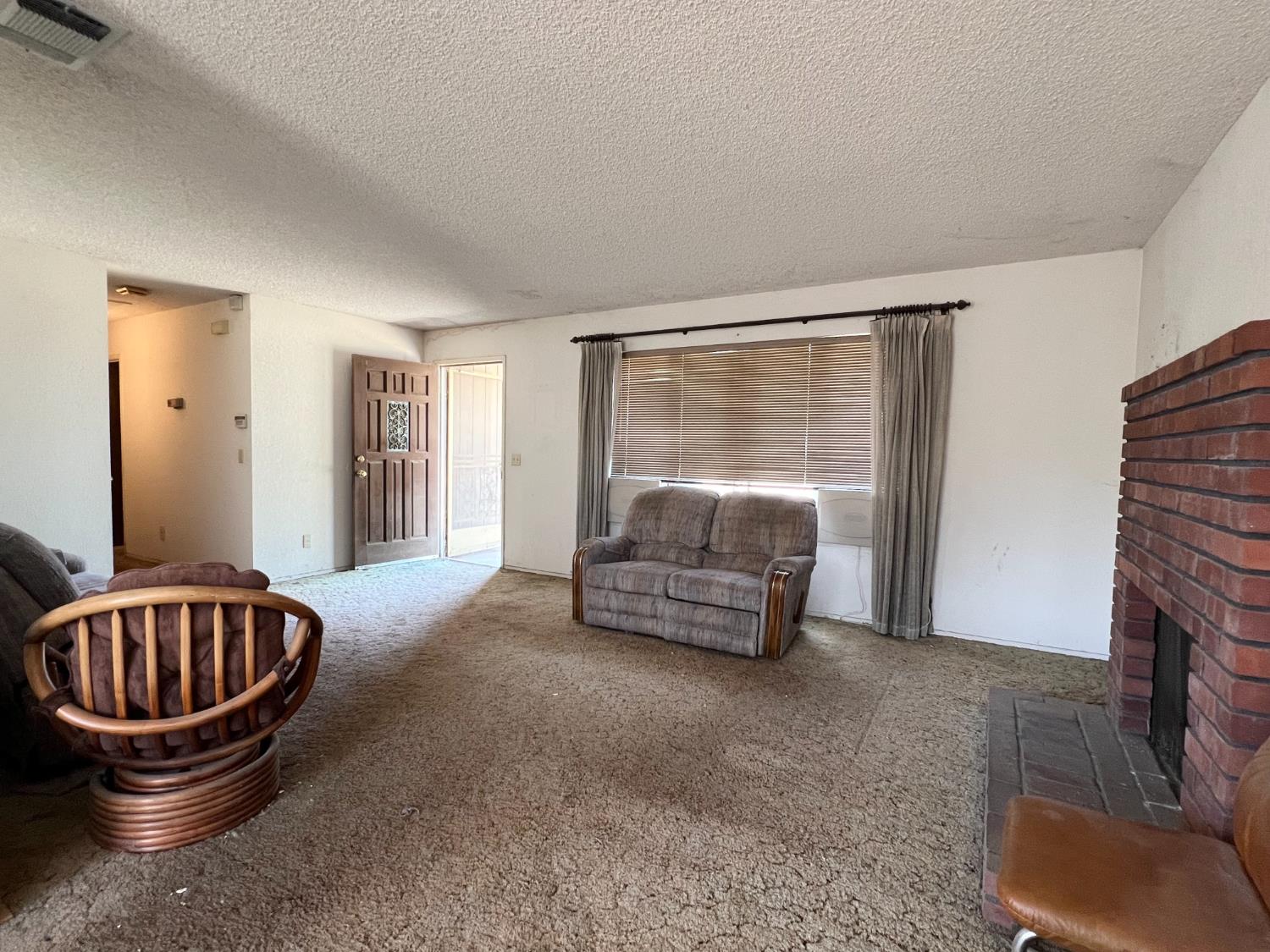 Detail Gallery Image 7 of 44 For 25553 El Vado Dr, Madera,  CA 93638 - 3 Beds | 1/1 Baths