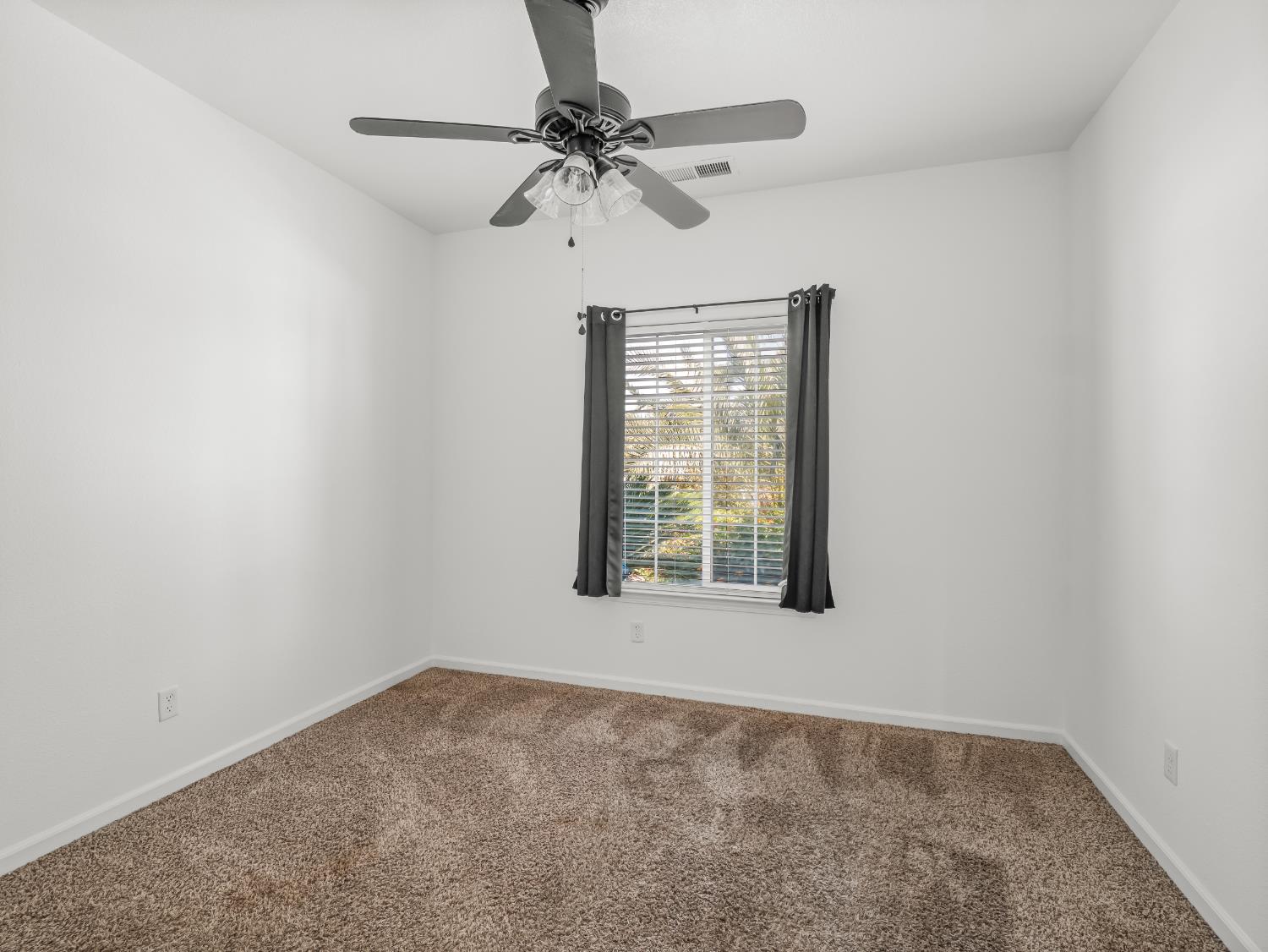 Detail Gallery Image 14 of 34 For 1585 Dallas St, Dinuba,  CA 93618 - 4 Beds | 2 Baths