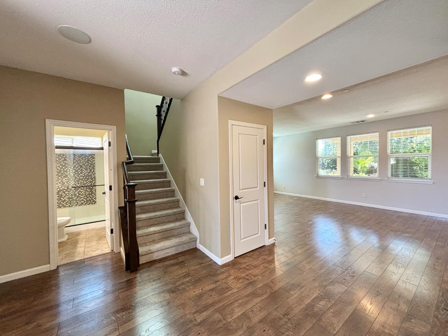Detail Gallery Image 4 of 34 For 10311 Petty Ln, Stockton,  CA 95212 - 5 Beds | 3 Baths