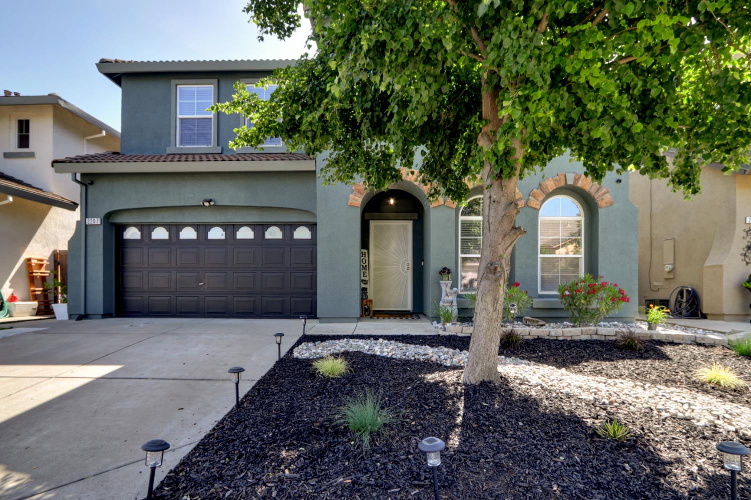 Detail Gallery Image 2 of 47 For 2207 Catherwood Way, Sacramento,  CA 95835 - 4 Beds | 3 Baths