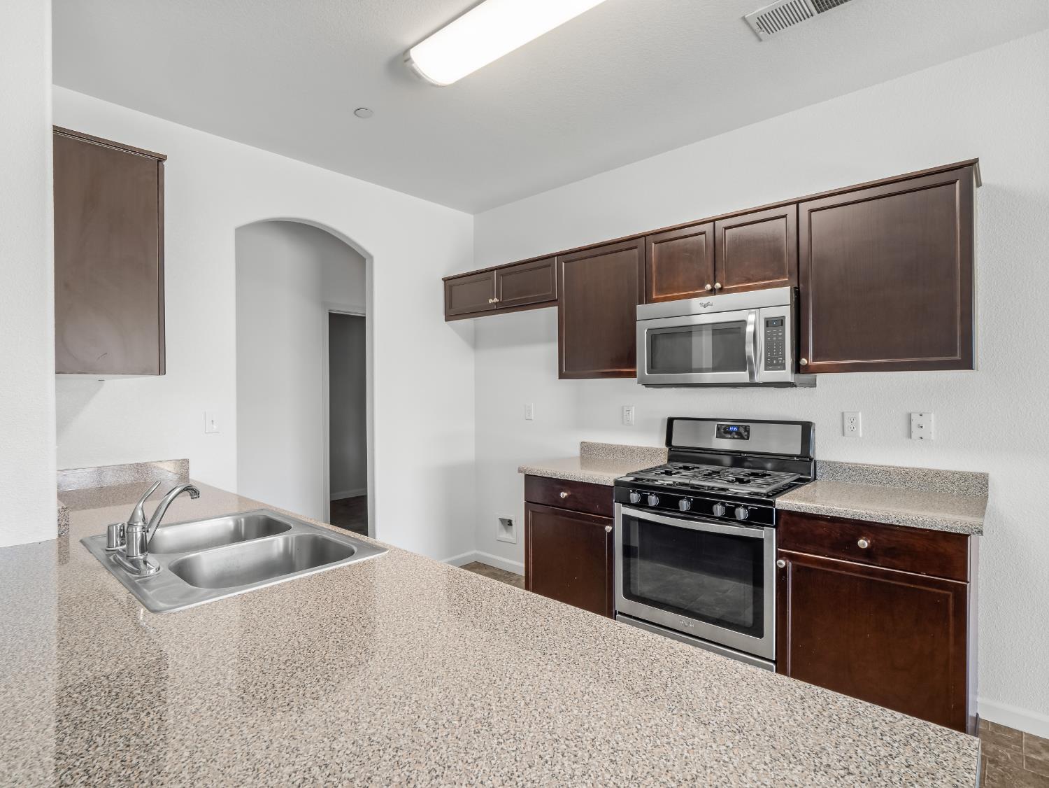 Detail Gallery Image 12 of 34 For 1585 Dallas St, Dinuba,  CA 93618 - 4 Beds | 2 Baths