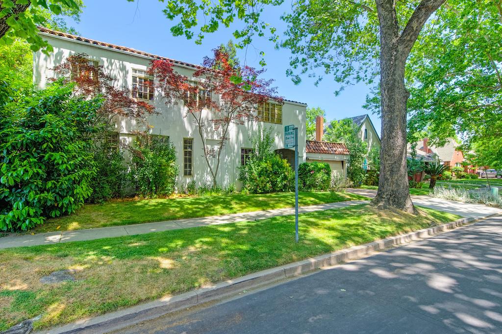 Detail Gallery Image 7 of 34 For 1701 4th Ave, Sacramento,  CA 95818 - 3 Beds | 1/1 Baths