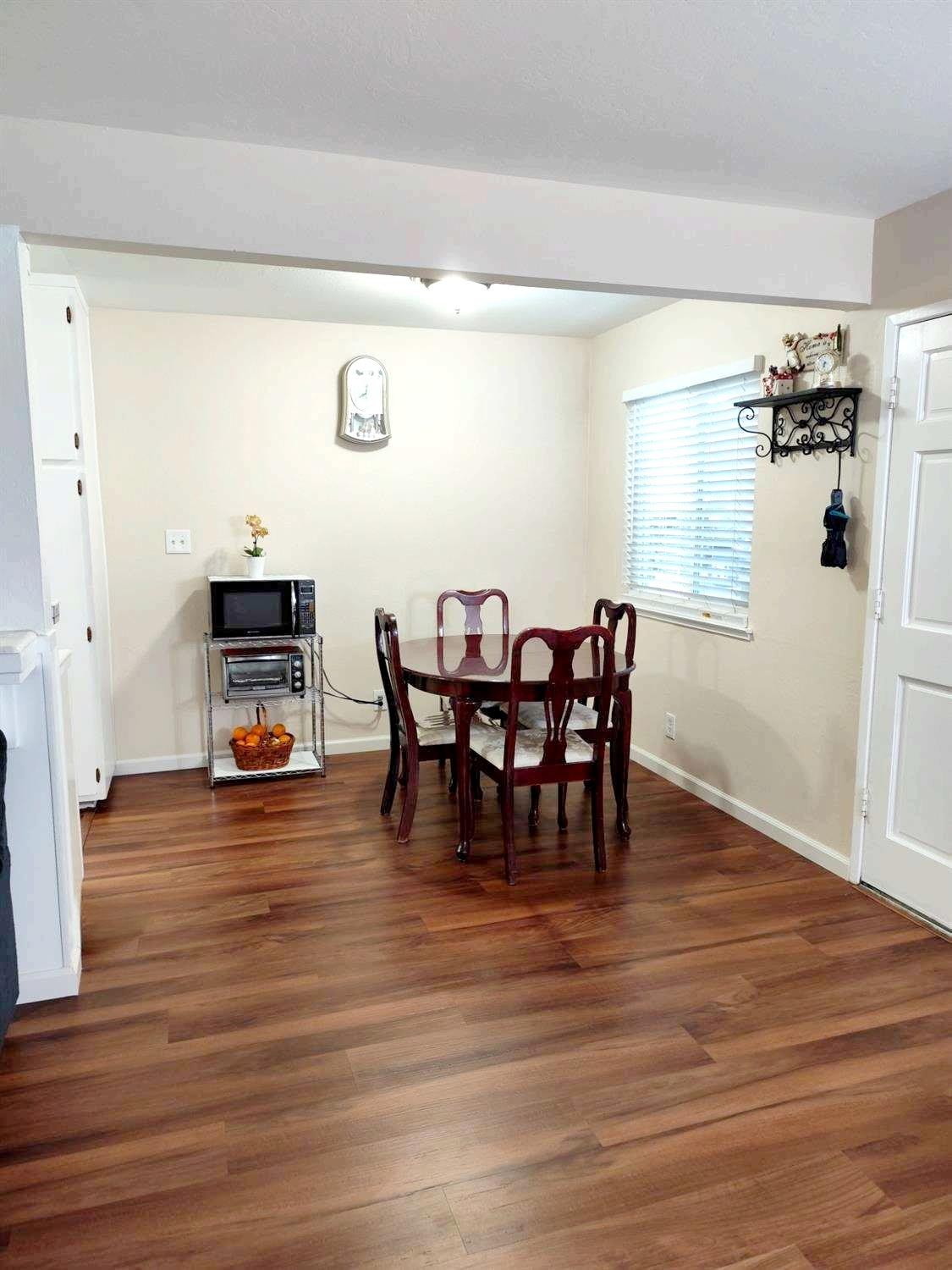 Detail Gallery Image 3 of 22 For 2708 Pole Line Rd #2,  Davis,  CA 95618 - 2 Beds | 1 Baths