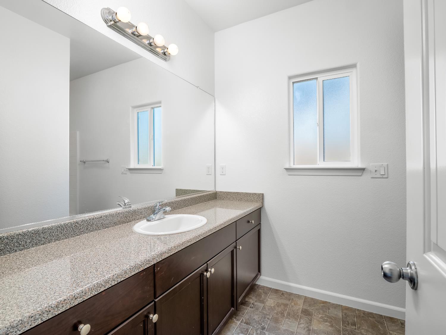 Detail Gallery Image 16 of 34 For 1585 Dallas St, Dinuba,  CA 93618 - 4 Beds | 2 Baths