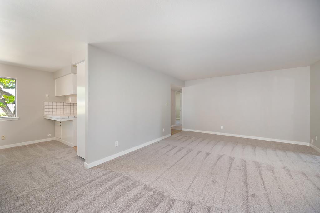 Detail Gallery Image 11 of 42 For 2 Springbrook Cir, Sacramento,  CA 95831 - – Beds | – Baths