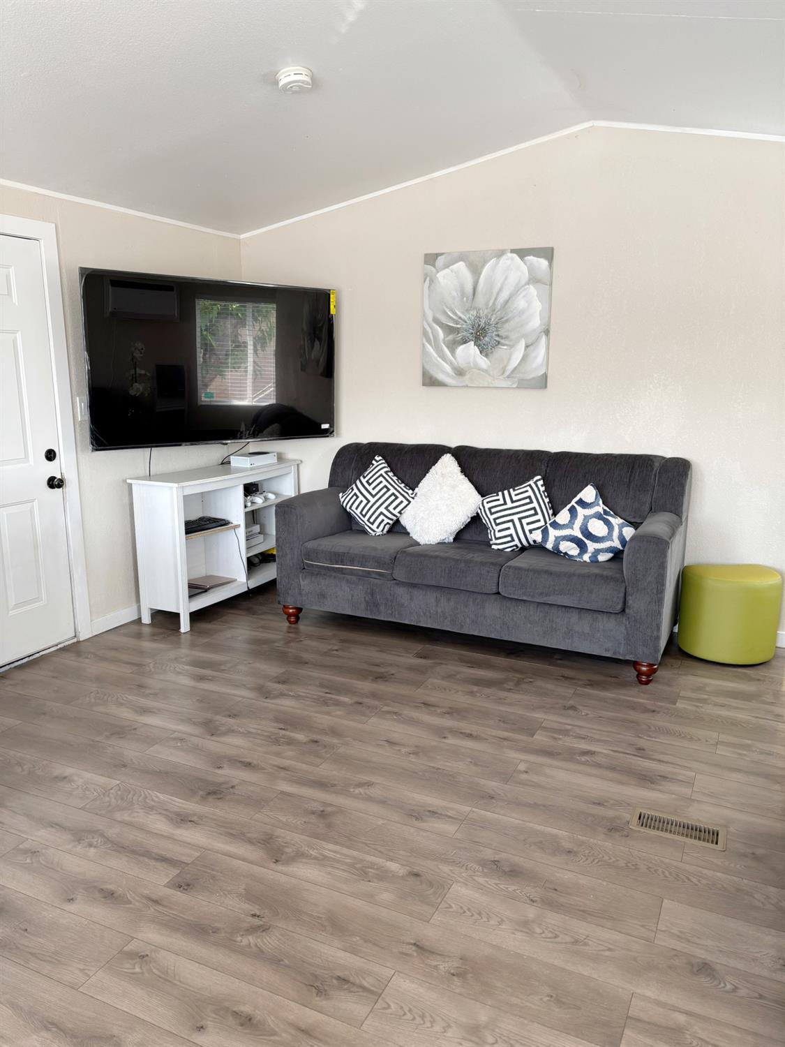 Detail Gallery Image 7 of 27 For 555 Moffat Blvd 49, Manteca,  CA 95336 - 3 Beds | 1 Baths