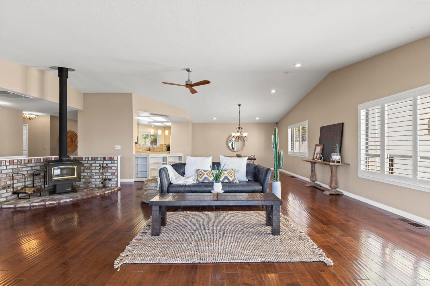 Detail Gallery Image 22 of 63 For 5419 Royal Oaks Dr, Oroville,  CA 95966 - 4 Beds | 2/1 Baths