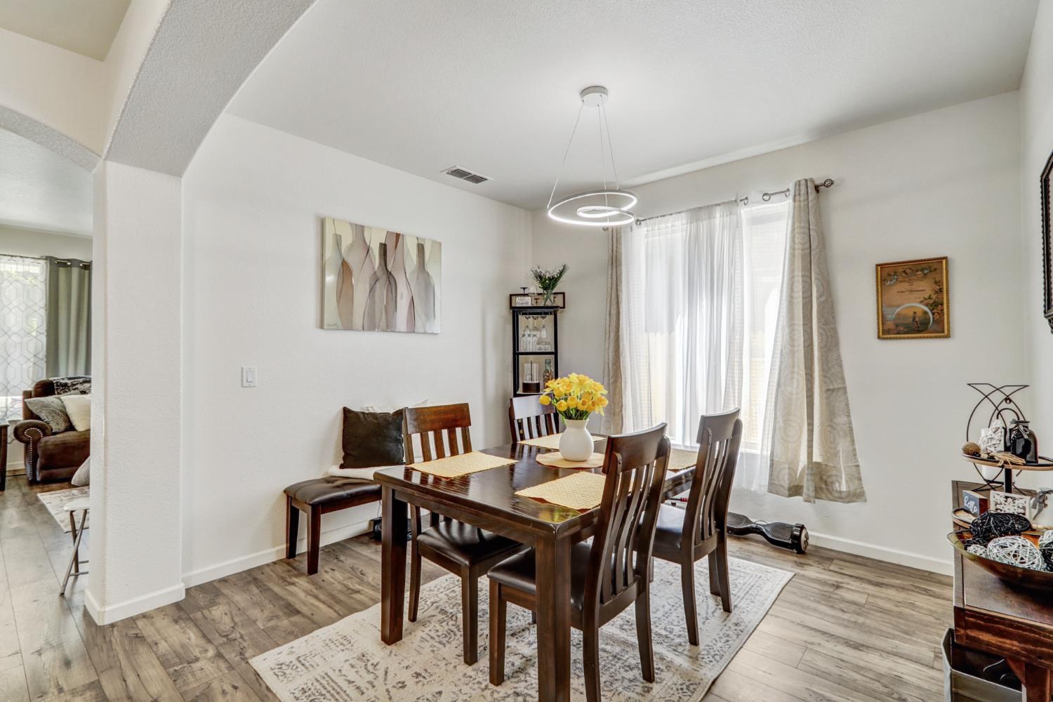 Detail Gallery Image 11 of 47 For 2207 Catherwood Way, Sacramento,  CA 95835 - 4 Beds | 3 Baths