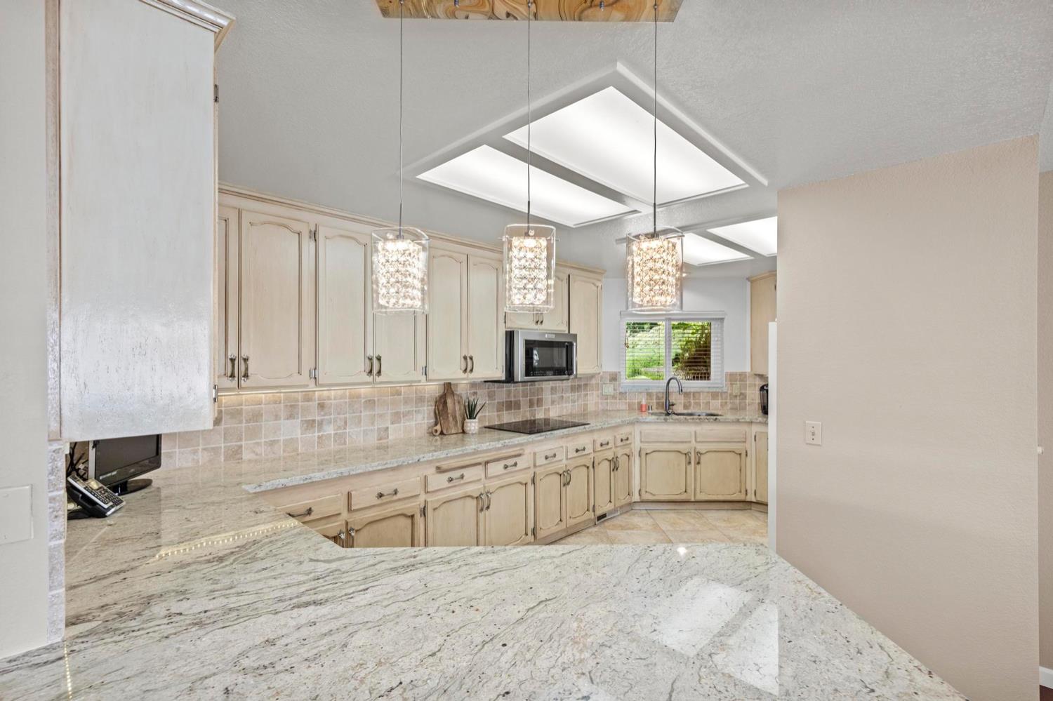 Detail Gallery Image 12 of 63 For 5419 Royal Oaks Dr, Oroville,  CA 95966 - 4 Beds | 2/1 Baths